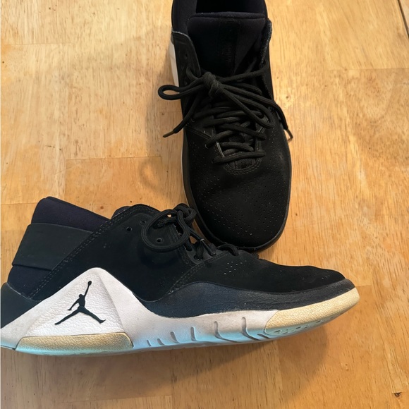 Nike Air Jordan (Youth) - Picture 4 of 4